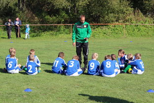 开云全站下载-女篮老将坚持出战为队伍稳定发挥贡献宝贵经验力量，女篮名将